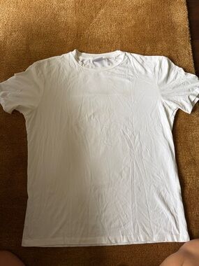 Classic Plain White Crewneck T-Shirt women 
Mango